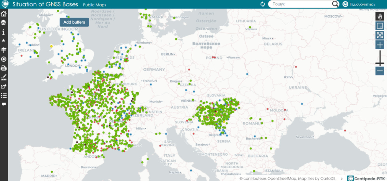  Глобальна карта RTK-баз сервісу Centipede-RTK. На ній показано всі RTK-бази, підключені до мережі. Зеленим кольором позначено зареєстровані й підключені бази, червоним — зареєстровані, але не підключені, синім — незареєстровані, але підключені до мережі